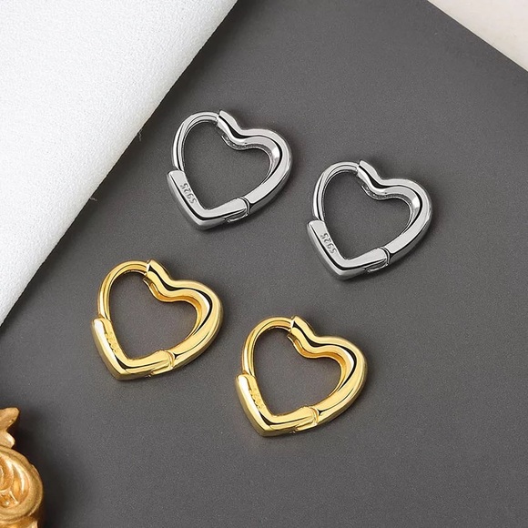2️⃣2/$50 AL STUDIO Heart shaped earrings (Gold) - Picture 5 of 6
